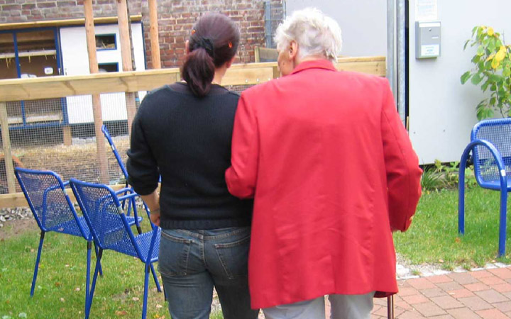 La comunicación con personas de la tercera edad, servicios de atención domiciliaria y centros de mayores